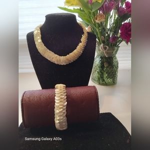Stunning mother of pearl disc choker/bracelet set